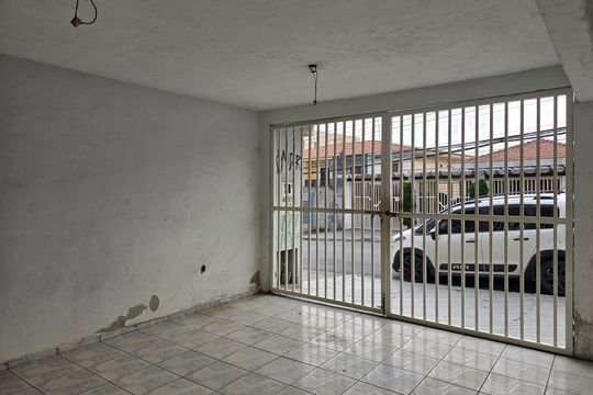 Garagem de casa à venda com 2 quartos, 157m² em Jardim Cocaia, Guarulhos