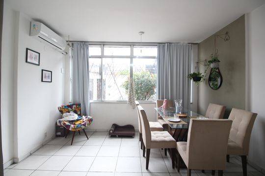 Sala de casa à venda com 4 quartos, 200m² em Curicica, Rio de Janeiro