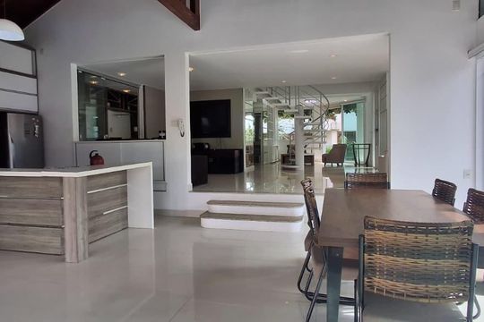 Cozinha de casa para alugar com 4 quartos, 204m² em Jurerê, Florianópolis