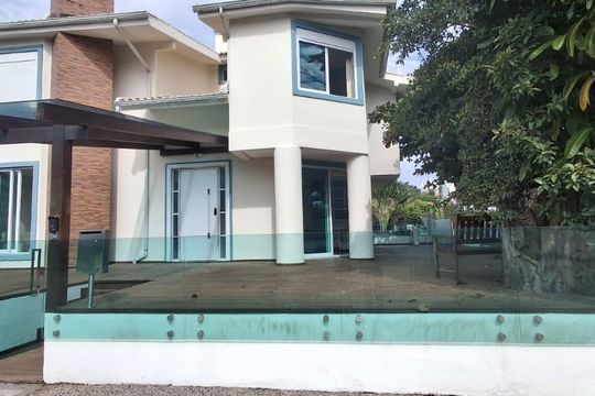 Casa para alugar com 4 quartos, 204m² em Jurerê, Florianópolis
