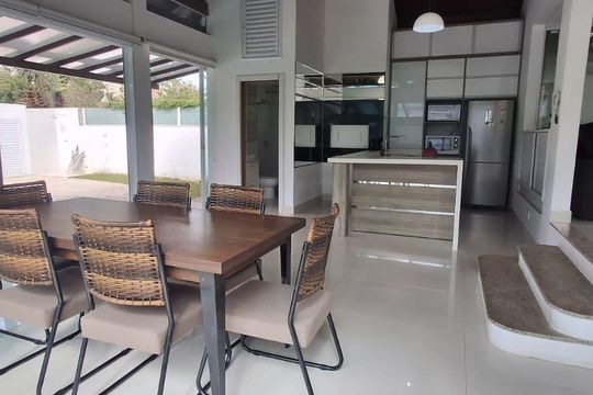 Cozinha de casa para alugar com 4 quartos, 204m² em Jurerê, Florianópolis