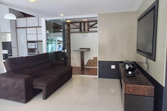 Sala de casa para alugar com 4 quartos, 204m² em Jurerê, Florianópolis