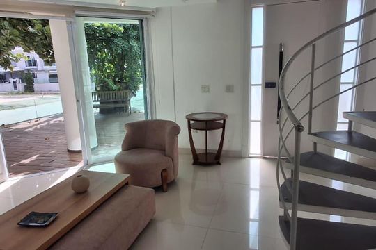 Sala de casa para alugar com 4 quartos, 204m² em Jurerê, Florianópolis