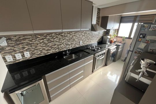 Cozinha de apartamento à venda com 3 quartos, 83m² em Santana, Porto Alegre