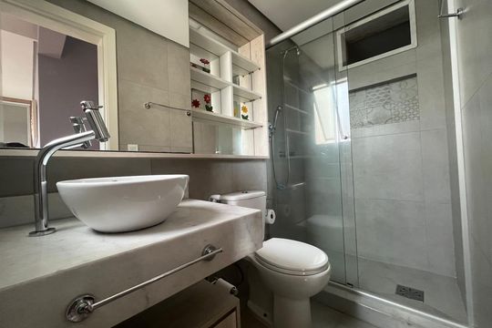 Banheiro 1 de apartamento à venda com 3 quartos, 83m² em Santana, Porto Alegre