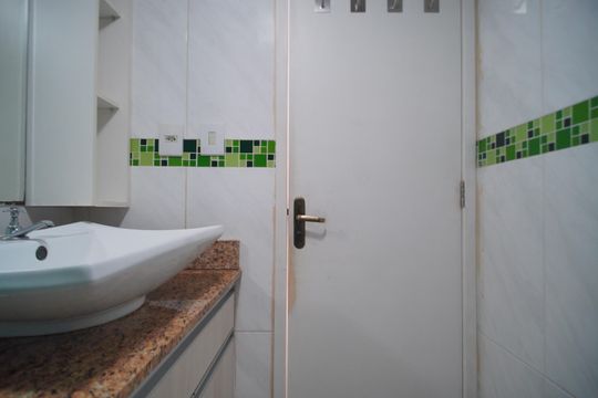 Banheiro de apartamento para alugar com 3 quartos, 60m² em Santos Dumont, São Leopoldo