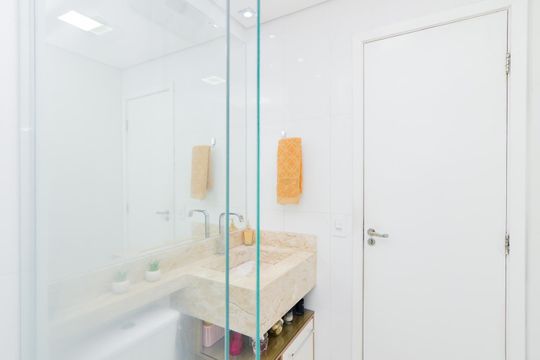 Banheiro de apartamento à venda com 2 quartos, 52m² em Vila Bremen, Guarulhos