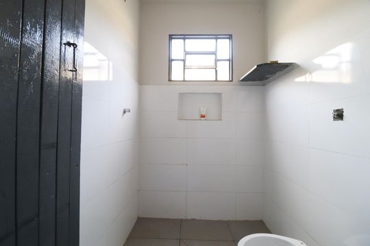 Banheiro de casa para alugar com 1 quarto, 45m² em Jardim Ipanema, Uberlândia