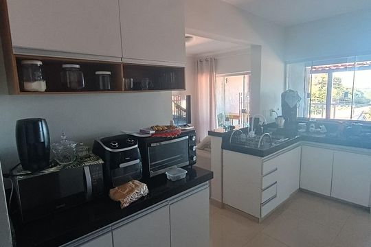 Cozinha de casa à venda com 4 quartos, 120m² em Conjunto C5, Brasília