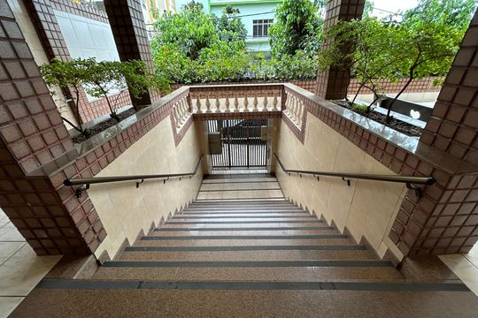 Escada de entrada de apartamento para alugar com 2 quartos, 49m² em Todos Os Santos, Rio de Janeiro
