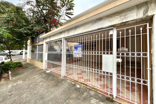Fachada de casa à venda com 3 quartos, 157m² em Parque Jabaquara, São Paulo