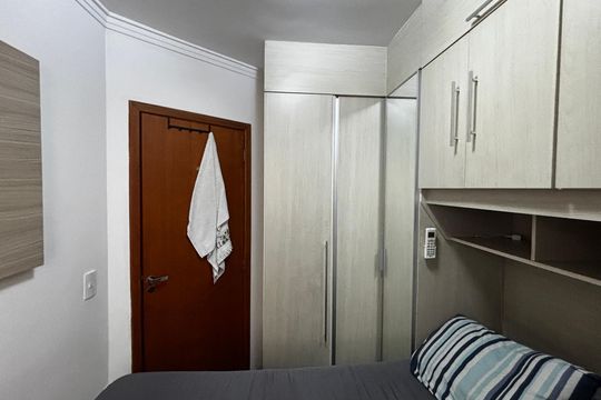 Quarto 1 de apartamento à venda com 2 quartos, 50m² em Vila Vitória, Santo André