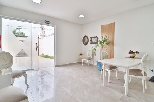 Sala de casa para alugar com 8 quartos, 150m² em Jardim Karaíba, Uberlândia
