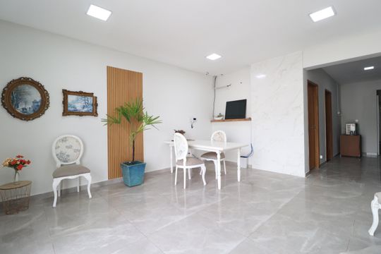 Sala de casa para alugar com 8 quartos, 150m² em Jardim Karaíba, Uberlândia