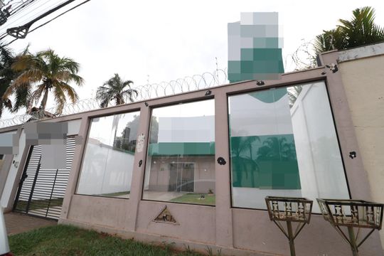 Fachada de casa para alugar com 8 quartos, 150m² em Jardim Karaíba, Uberlândia