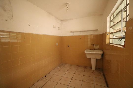 Casa dos Fundos de casa para alugar com 4 quartos, 384m² em Barcelona, São Caetano do Sul