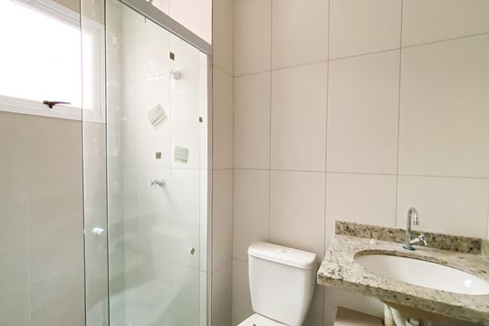 Banheiro  de apartamento para alugar com 1 quarto, 30m² em Vila Sao Geraldo, São Paulo