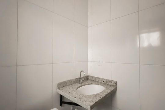 Banheiro de apartamento para alugar com 1 quarto, 30m² em Vila Sao Geraldo, São Paulo