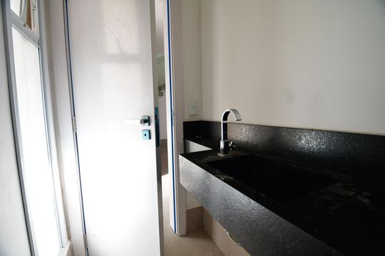 Lavabo de casa de condomínio à venda com 3 quartos, 245m² em Parque Taquaral, Campinas