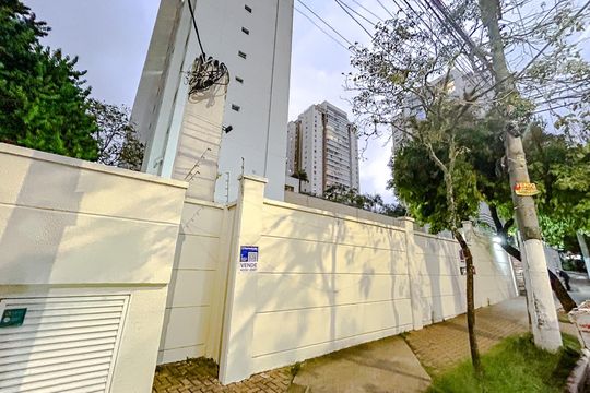 Fachada com Plaquinha de apartamento à venda com 4 quartos, 243m² em Chácara Santo Antônio (zona Leste), São Paulo