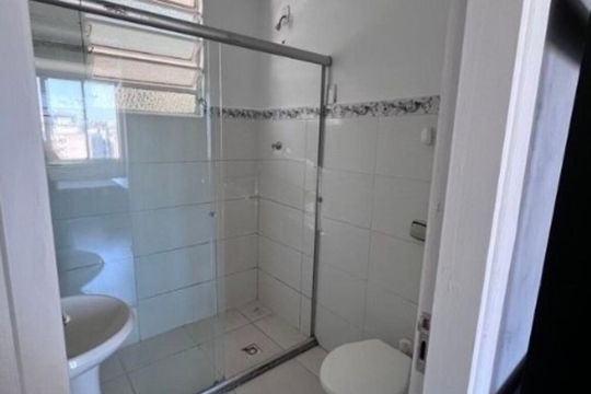 Banheiro de apartamento para alugar com 1 quarto, 44m² em Farroupilha, Porto Alegre