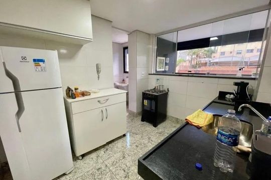 Cozinha de apartamento para alugar com 2 quartos, 74m² em Buritis, Belo Horizonte