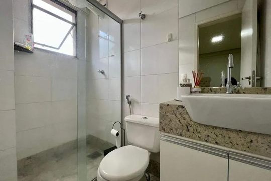 Banheiro de apartamento para alugar com 2 quartos, 74m² em Buritis, Belo Horizonte