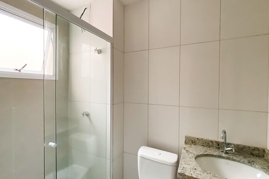 Banheiro  de apartamento para alugar com 1 quarto, 25m² em Vila Sao Geraldo, São Paulo