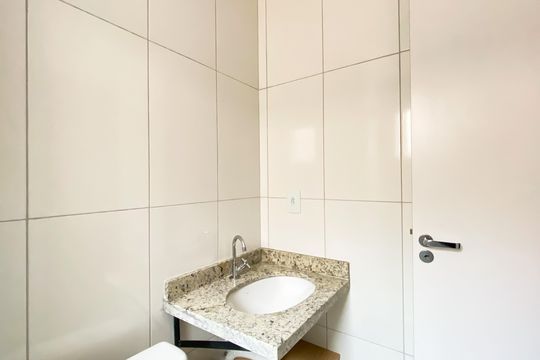 Banheiro de apartamento para alugar com 1 quarto, 25m² em Vila Sao Geraldo, São Paulo