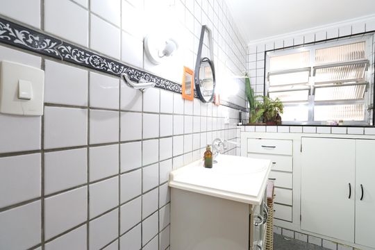 Banheiro de apartamento à venda com 2 quartos, 70m² em Lapa, São Paulo