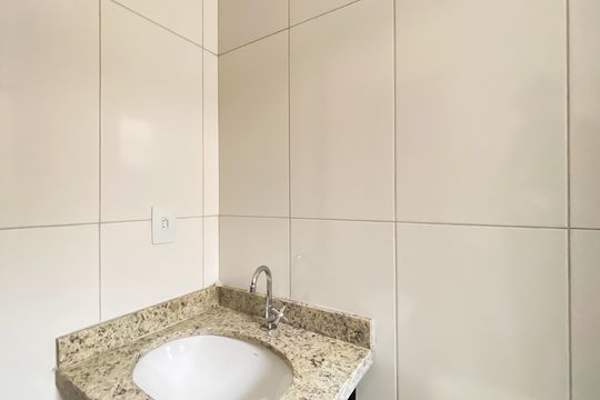 Banheiro  de apartamento para alugar com 1 quarto, 25m² em Vila Sao Geraldo, São Paulo