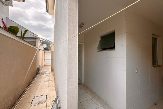Área de Serviço de casa de condomínio para alugar com 4 quartos, 300m² em Vargem Pequena, Rio de Janeiro