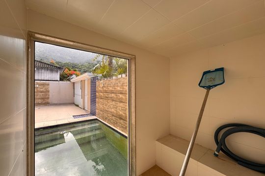 Área externa de casa de condomínio para alugar com 4 quartos, 300m² em Vargem Pequena, Rio de Janeiro
