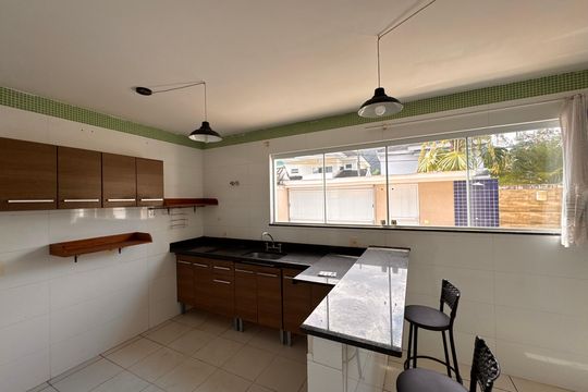 Cozinha de casa de condomínio para alugar com 4 quartos, 300m² em Vargem Pequena, Rio de Janeiro