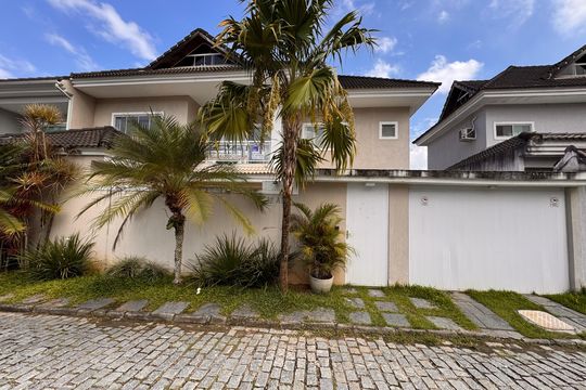 Fachada de casa de condomínio para alugar com 4 quartos, 300m² em Vargem Pequena, Rio de Janeiro