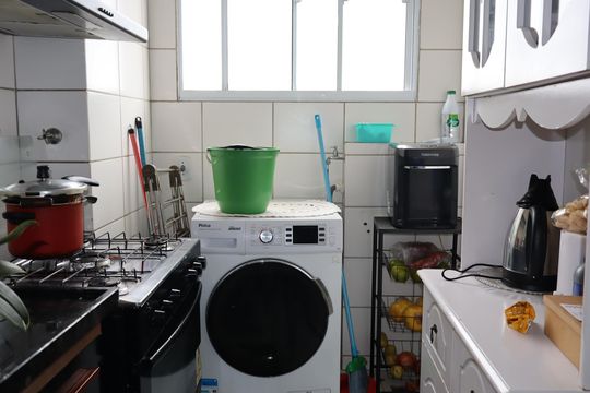 Cozinha e Área de Serviço de apartamento para alugar com 2 quartos, 49m² em Parque São Lourenço, São Paulo