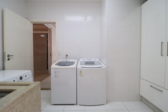 Área de Serviço de casa de condomínio para alugar com 3 quartos, 319m² em Jardim Inconfidência, Uberlândia