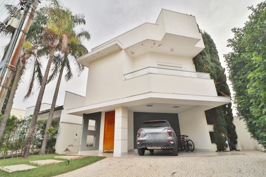 Fachada de casa de condomínio para alugar com 3 quartos, 319m² em Jardim Inconfidência, Uberlândia