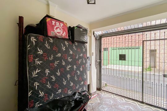 Garagem  de casa à venda com 2 quartos, 120m² em Vila Santo Henrique, São Paulo