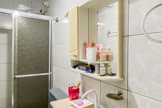 Banheiro  de casa à venda com 2 quartos, 120m² em Vila Santo Henrique, São Paulo