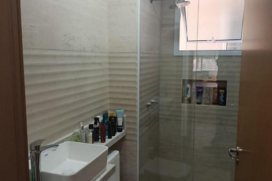 Banheiro de apartamento à venda com 2 quartos, 55m² em Vila Progresso, Jundiaí