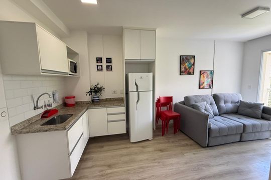 Cozinha de apartamento para alugar com 1 quarto, 46m² em Panamby, São Paulo
