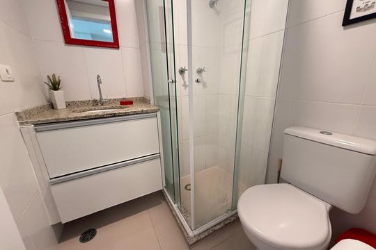 Banheiro de apartamento para alugar com 1 quarto, 46m² em Panamby, São Paulo