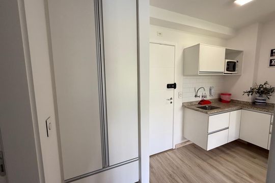 Cozinha de apartamento para alugar com 1 quarto, 46m² em Panamby, São Paulo
