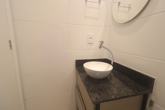 Banheiro de kitnet/studio à venda com 1 quarto, 24m² em Vila Nova, Novo Hamburgo