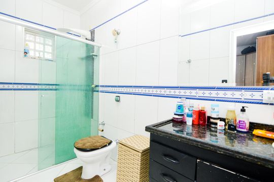 Banheiro de casa para alugar com 2 quartos, 250m² em Jardim Flor da Montanha, Guarulhos