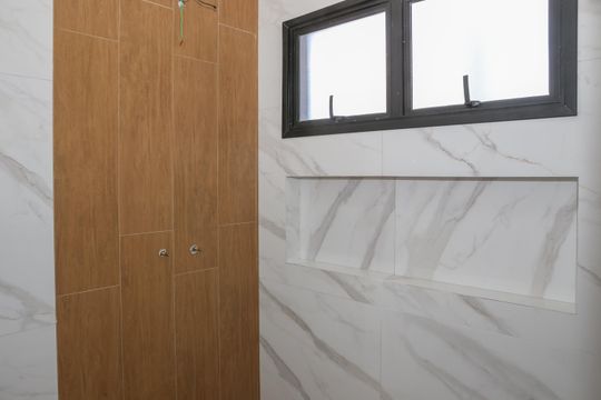 Banheiro da Suíte de casa à venda com 3 quartos, 195m² em Vila Ipojuca, São Paulo