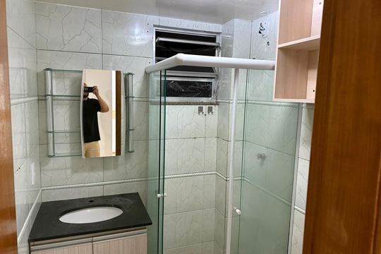 Banheiro social de apartamento para alugar com 2 quartos, 50m² em Bangu, Rio de Janeiro