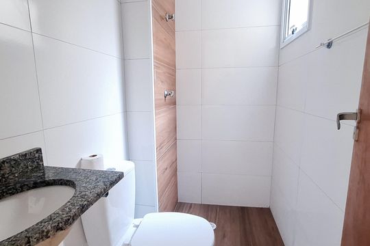 Banheiro de apartamento à venda com 2 quartos, 47m² em Jardim Guarará, Santo André