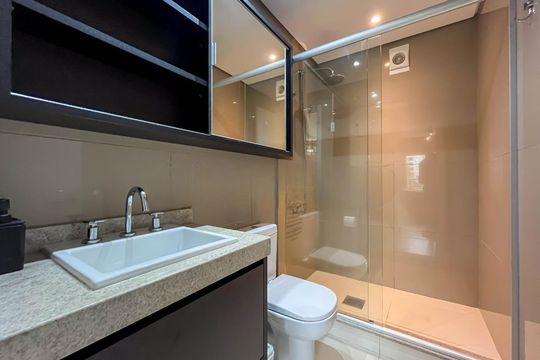 Banheiro de apartamento para alugar com 1 quarto, 48m² em Petrópolis, Porto Alegre